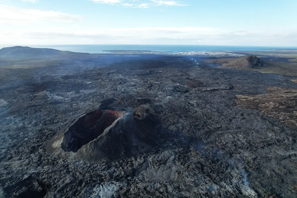 A cooled crater on the Sundhnúkur crater row with Grindavík behind it, Fagradalsfjall volcano tours, Reykjanes